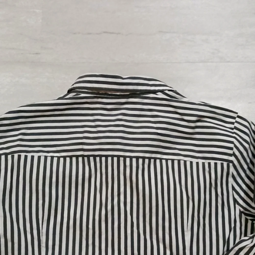 Worthington Women's Easy Care Button Up Collar Long Sleeve Shirt. Size 2xl. - Picture 9 of 12